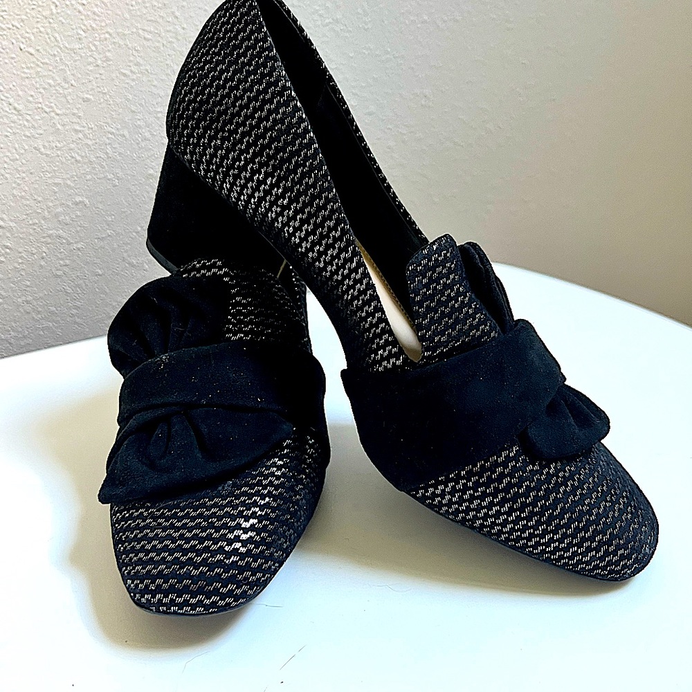NWOT Elegant and glamorous Alex Marie pumps